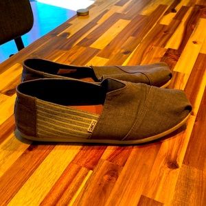 Tom’s slip-on shoes, men’s 11.5